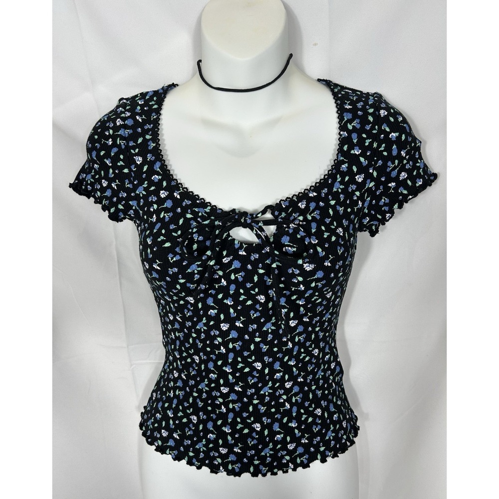 Womens Baby Tee Top Size‎ XS Micro Floral Ribbed Knit Dark Femme Coquette NWT